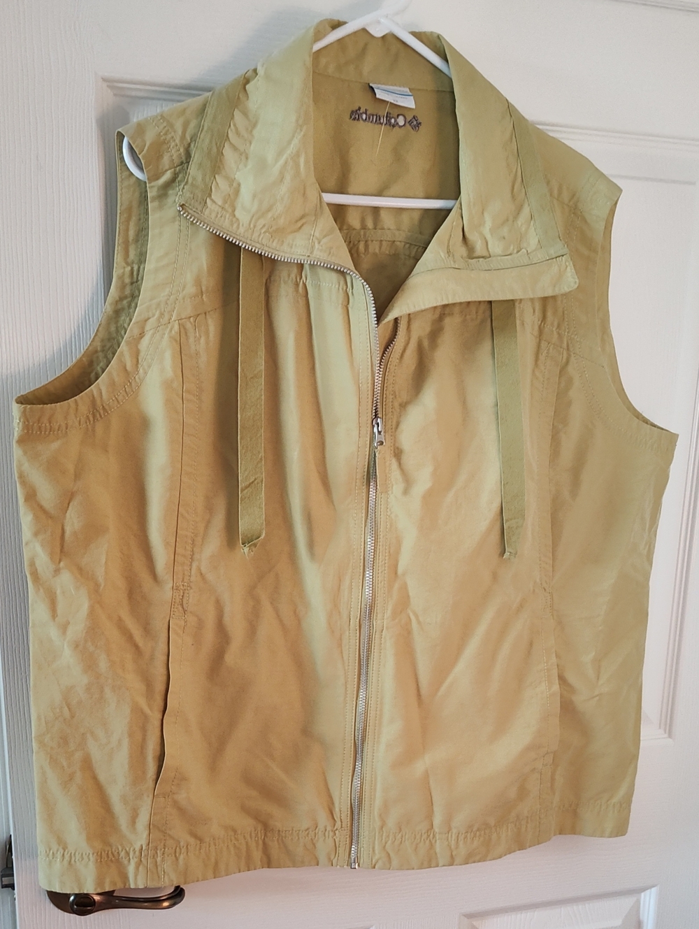 Columbia Women's Pale Green Sleeveless Zip-Up Vest